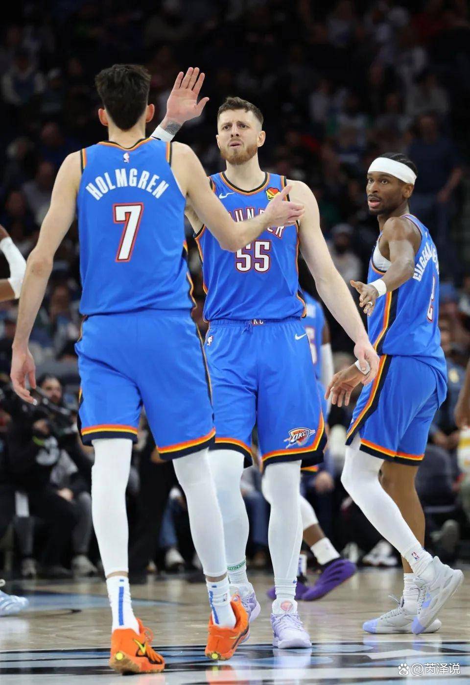 足坛狂欢一夜！欧冠7冠王3-2大逆转登顶意甲，红魔4-1大胜中资球队升第6（今夜足坛沸腾：欧冠七冠王3-2逆转登顶意甲，红魔4-1大胜中资俱乐部升至第6）