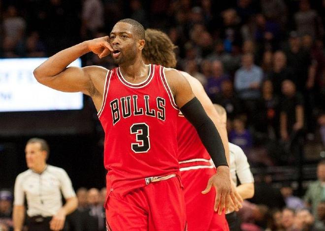 斯卡洛尼戴白手套递交世界杯，因凡蒂诺为仪式错误公开道歉（斯卡洛尼戴白手套交接大力神杯，因凡蒂诺为礼仪失误公开致歉）