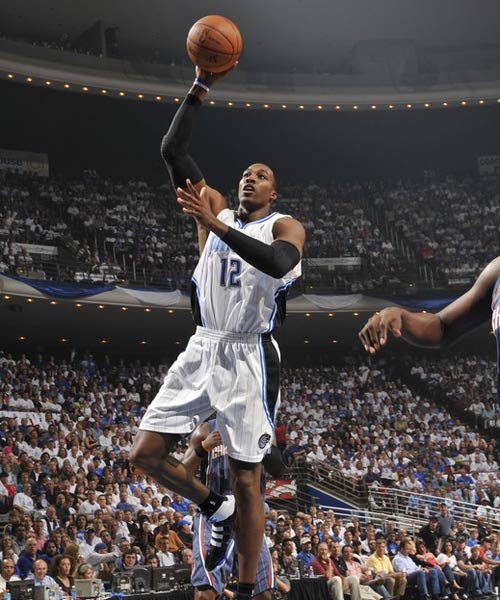 克罗斯：皇马与曼城都缺乏中场控制力；英超球队客场表现下滑（克罗斯：皇马、曼城中场掌控不足，英超球队客场竞争力下滑）