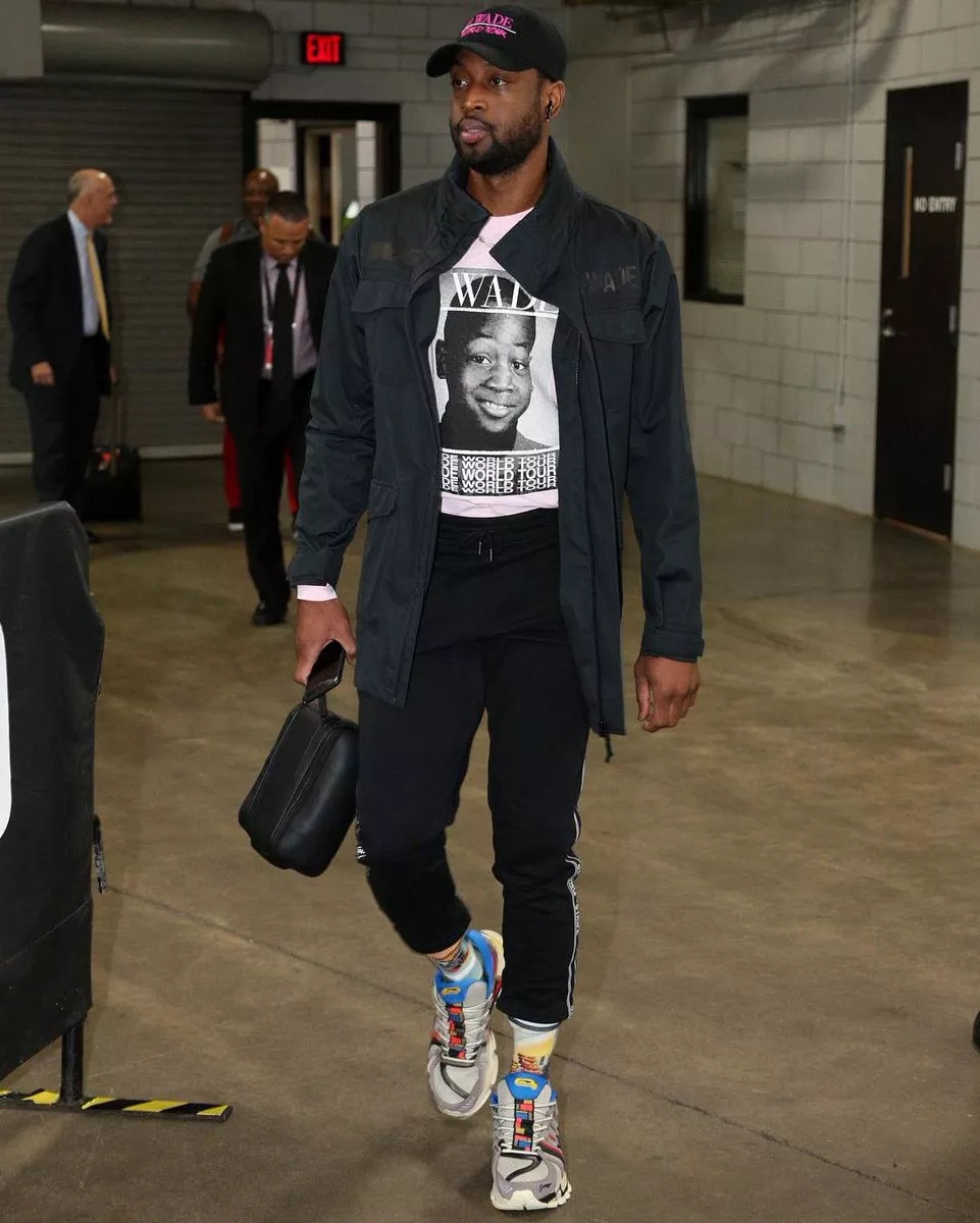 阿森纳为巴黎当红新援强势出击，利物浦加入争夺战引发激烈竞争（阿森纳强攻巴黎新星，利物浦入局争抢战火升级）