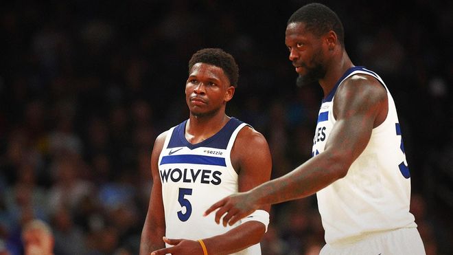 主教练生病离场！魔术主帅莫斯利本场能否回归成疑（主帅突发不适提前离场，魔术主教练莫斯利本场回归存疑）