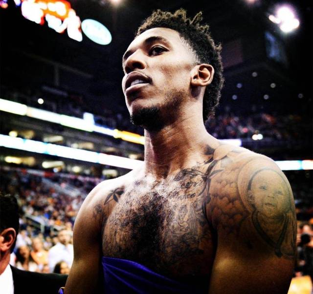 斯诺克英锦赛：斯佳辉6-0零封瑞恩，晋级16强（斯佳辉6-0横扫瑞恩，闯入英锦赛16强）