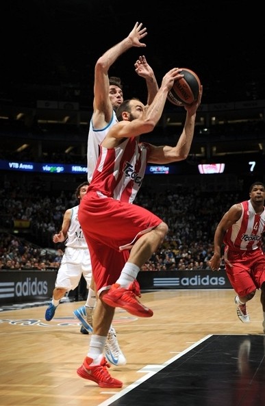 近15次西甲交手13胜2平，为巴萨对阿拉维斯最长不败纪录（巴萨对阿拉维斯西甲近15战13胜2平，创队史最长不败纪录）